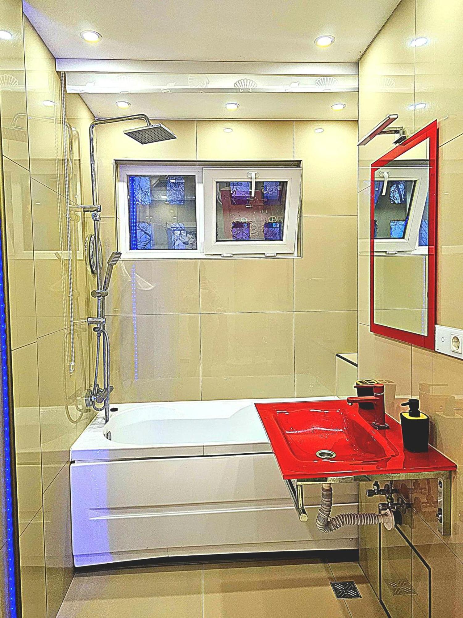 Luxury Paul Apartment Green, Private & Accessible Брашов Екстериор снимка
